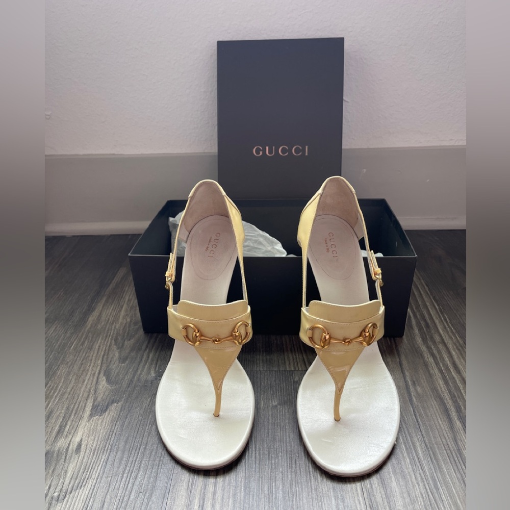Gucci Moda Patent Horesbit Thong